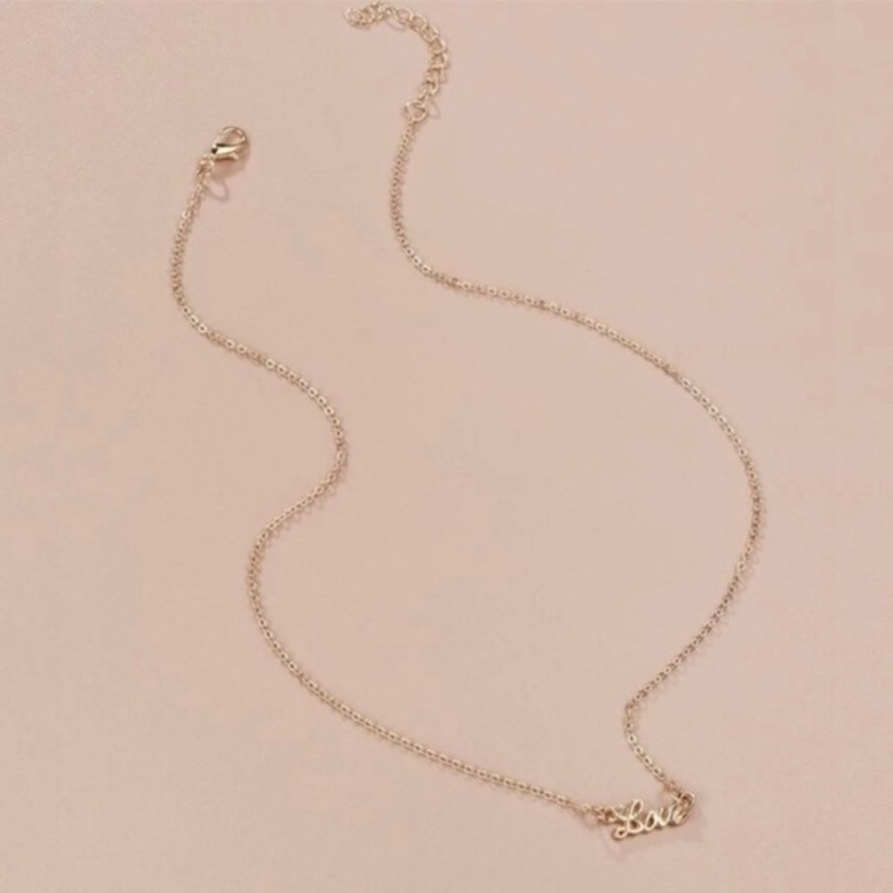 3/$30 💛 Love Necklace